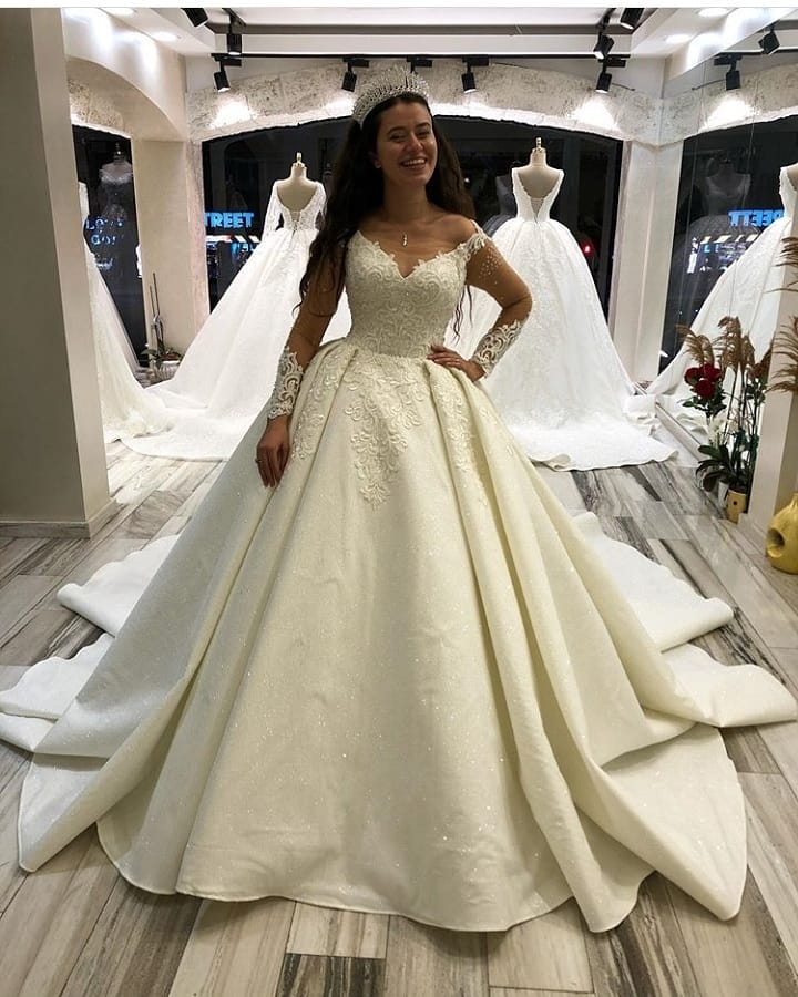 Elegant Long A-line Sweetheart Satin Lace Wedding Dress with Sleeves