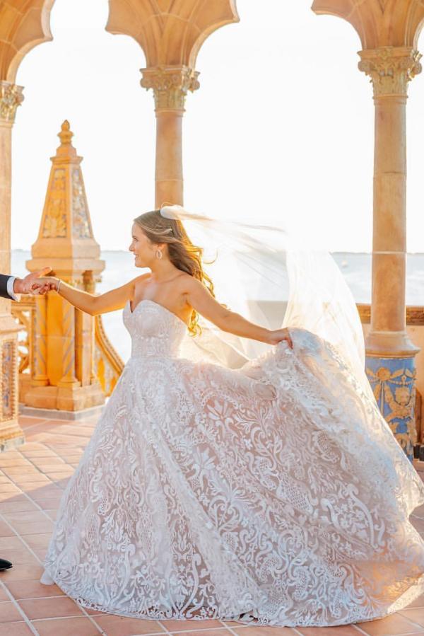 Long A-line Sweetheart Tulle Sleeveless Floral Lace Wedding Dress