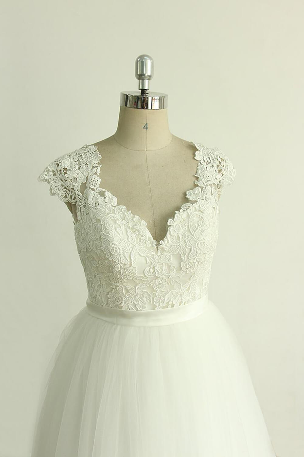 Long Sweetheart Appliques Lace Cap Sleeve Tulle A-line Wedding Dress