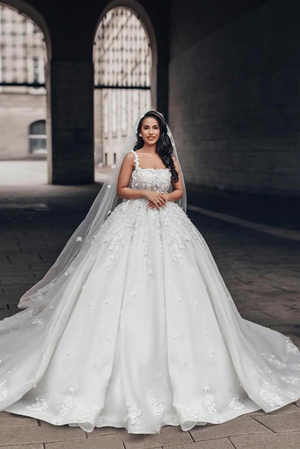 Gorgeous Long Ball Gown Square Neck Floral Lace Tulle Wedding Dresses