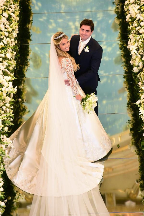 Elegant Long Sleeves A-line V-neck Satin Floral Lace Wedding Dress