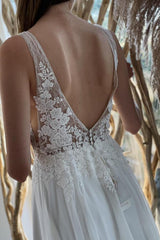 Elegant Long A-line V-neck Tulle Floral Lace Backless Wedding Dress