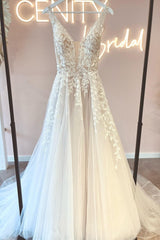 Sexy Long A-line V-neck Tulle Lace Backless Wedding Dresses