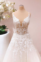 Long Spaghetti Straps A-line Appliques Lace Tulle Floor Length Wedding Dress