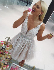Short A-line V-neck Tulle Appliques Lace Homecoming Dress