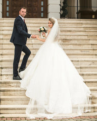 Gorgeous Long Ball Gown V-neck Tulle Lace Wedding Dress