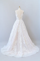 Elegant Long Appliques Lace Tulle A-line Wedding Dress