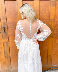 Classy A-line Deep V-neck Long Sleeve Appliques Lace Tulle Wedding Dress