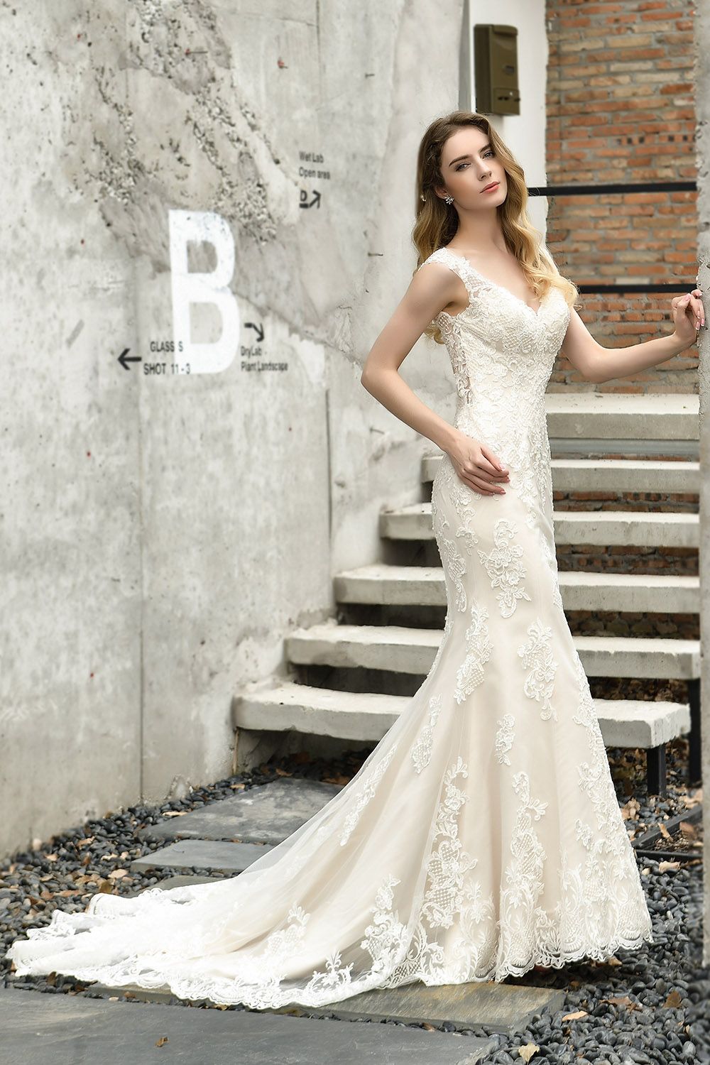 Long Mermaid V-neck Straps Lace Backless Floor Length Wedding Dresses