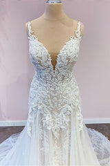 Stunning Long Spaghetti Straps Tulle Sweetheart Appliques Lace A-Line Wedding Dress