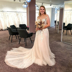Gorgeous Long A-line V-neck Tulle Lace Floor Length Backless Wedding Dress