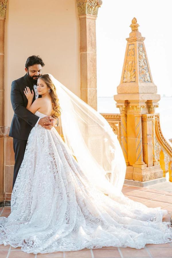 Long A-line Sweetheart Tulle Sleeveless Floral Lace Wedding Dress