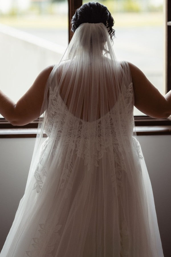 Boho Simple Sleeveless Plus Size Wedding Dresses with Lace Applique
