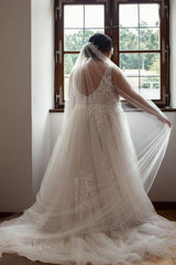 Boho Simple Sleeveless Plus Size Wedding Dresses with Lace Applique