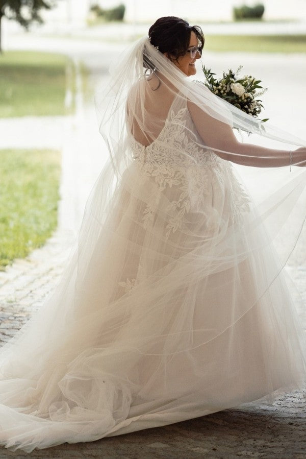 Boho Simple Sleeveless Plus Size Wedding Dresses with Lace Applique