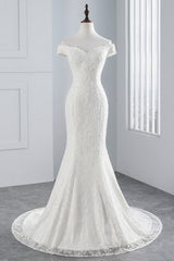 Elegant Long Mermaid Off the Shoulder Floor Length Lace Wedding Dress