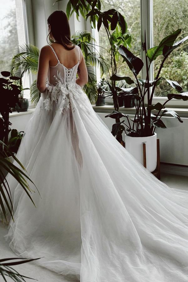 Long Spaghetti Straps V Neck Tulle A Line Wedding Dress with Appliques Lace