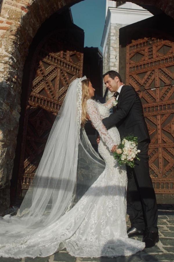 Gorgeous Long Mermaid V-neck Lace Wedding Dresses with Sleeves