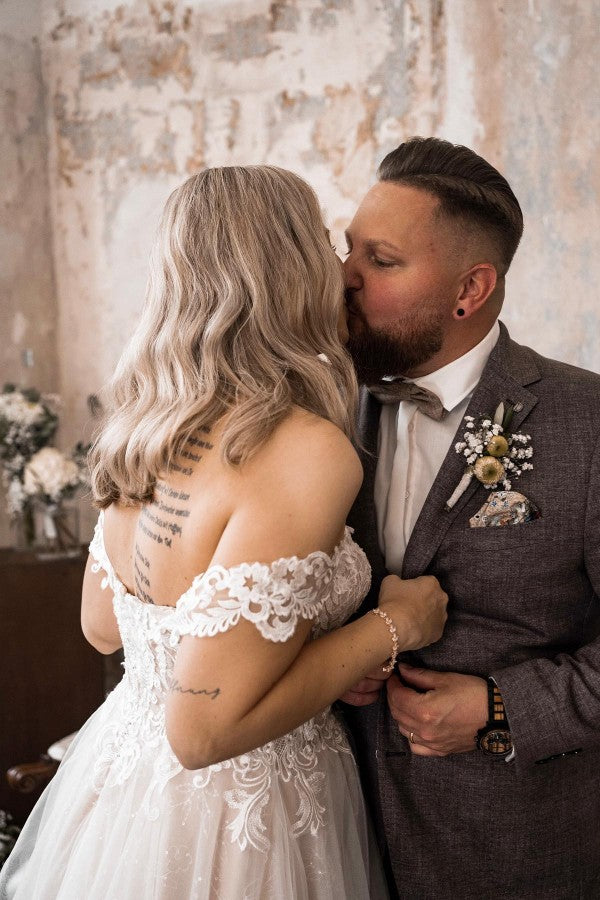 Beautiful Long A-line Off the Shoulder Tulle Lace Wedding Dress