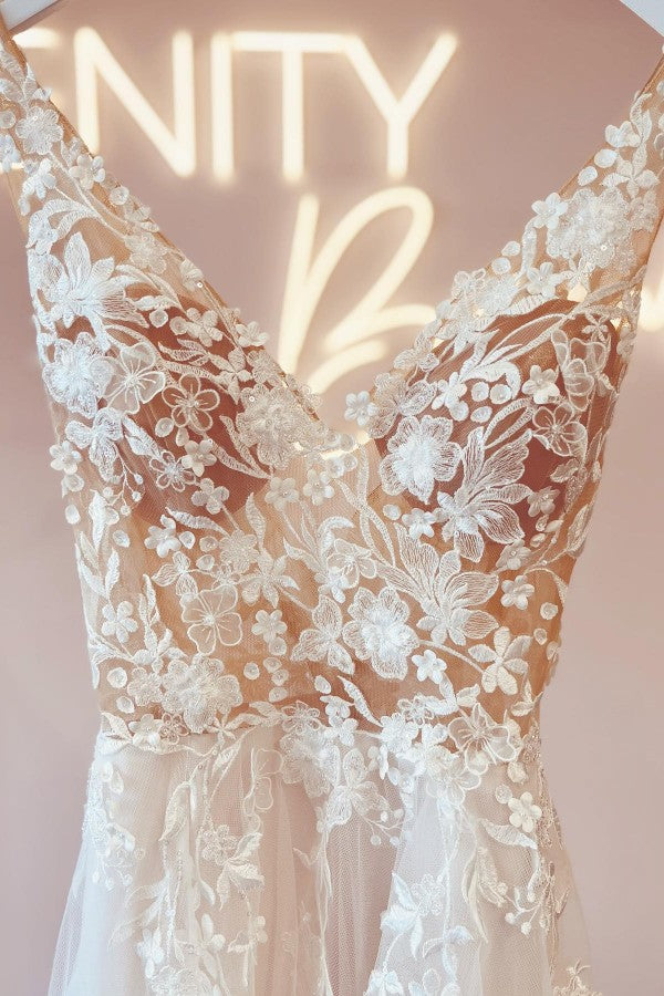 Modern Long A-line V-neck Backless Tulle Lace Wedding Dresses