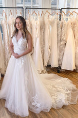Beautiful Long A-line V-neck Tulle Sleeveless Appliques Lace Tulle Wedding Dress