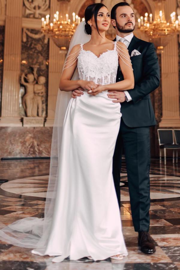 Elegant White Long Mermaid Sweetheart Satin Sleeveless Backless Wedding Dresses