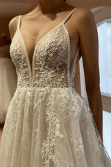 Boho White Long A-line V-neck Tulle Lace Backless Wedding Dresses