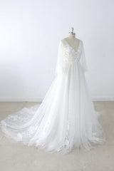 Long Sleeve A-line V-neck Appliques Tulle Wedding Dress