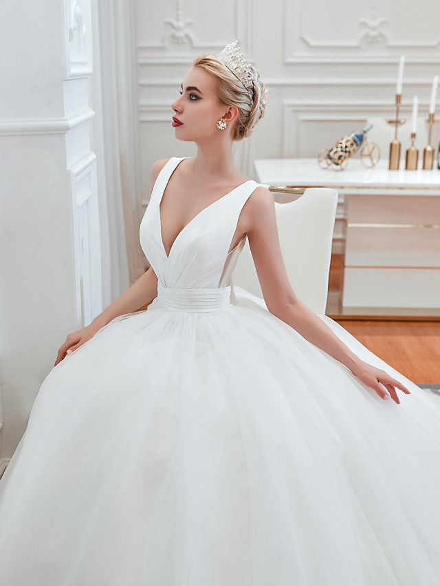Elegant Long Ball Gown V-neck Tulle Lace White Wedding Dresses