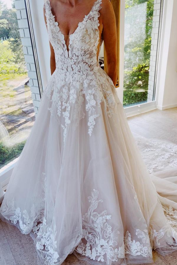 Elegant Long A-line V-neck Tulle Lace Backless Wedding Dress