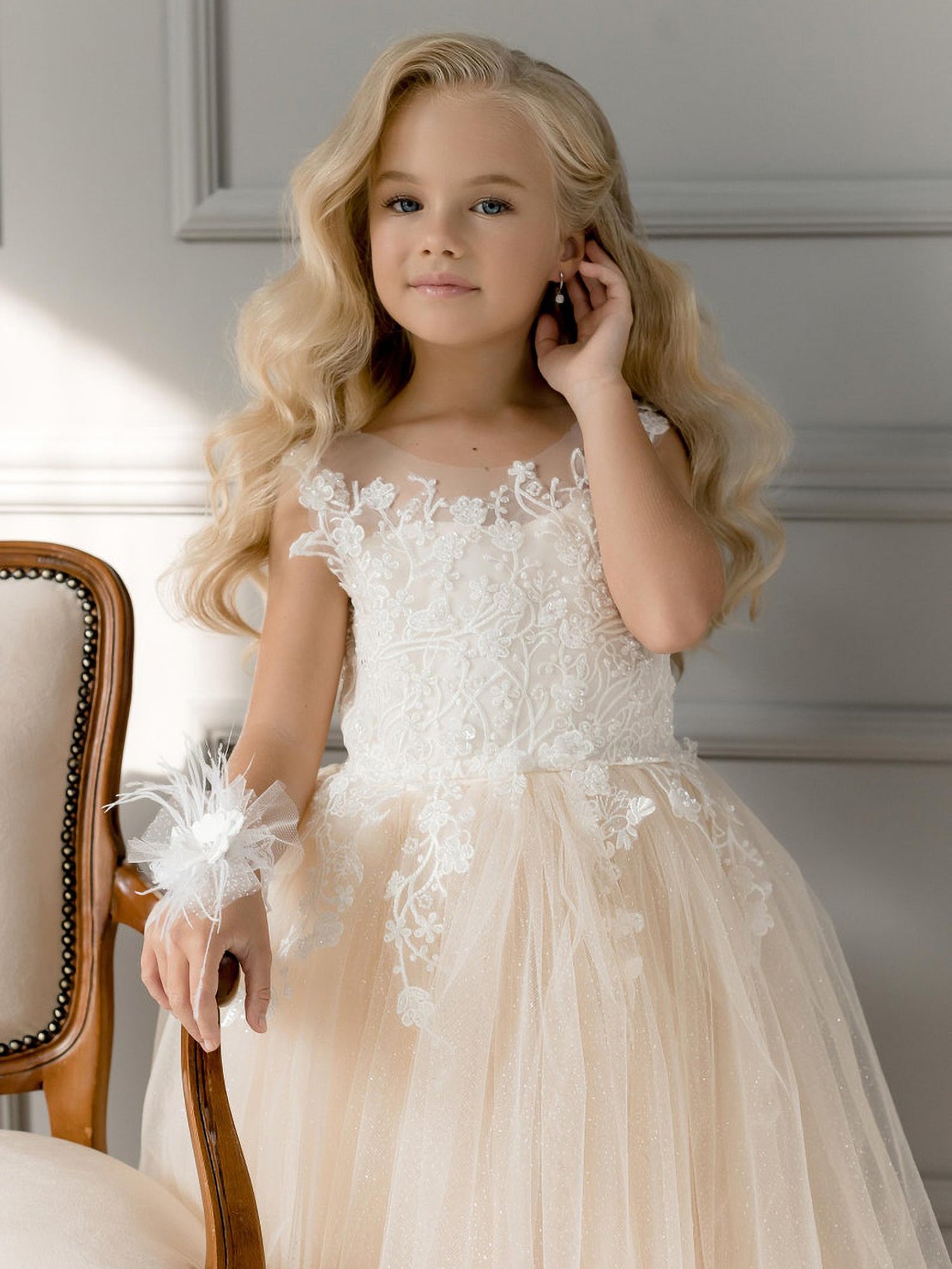 Simple Long A-line Tulle Flower Girl Dresses with Appliques Lace