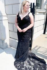 Long Black Spaghetti Straps V-neck Appliques Lace Tulle Mermaid Prom Dress