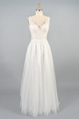 Long V-neck Appliques Tulle A-line Open Back Wedding Dress
