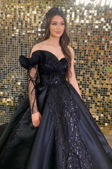 Black Long Ball Gown Sweetheart Satin Lace Wedding Dress with Sleeves