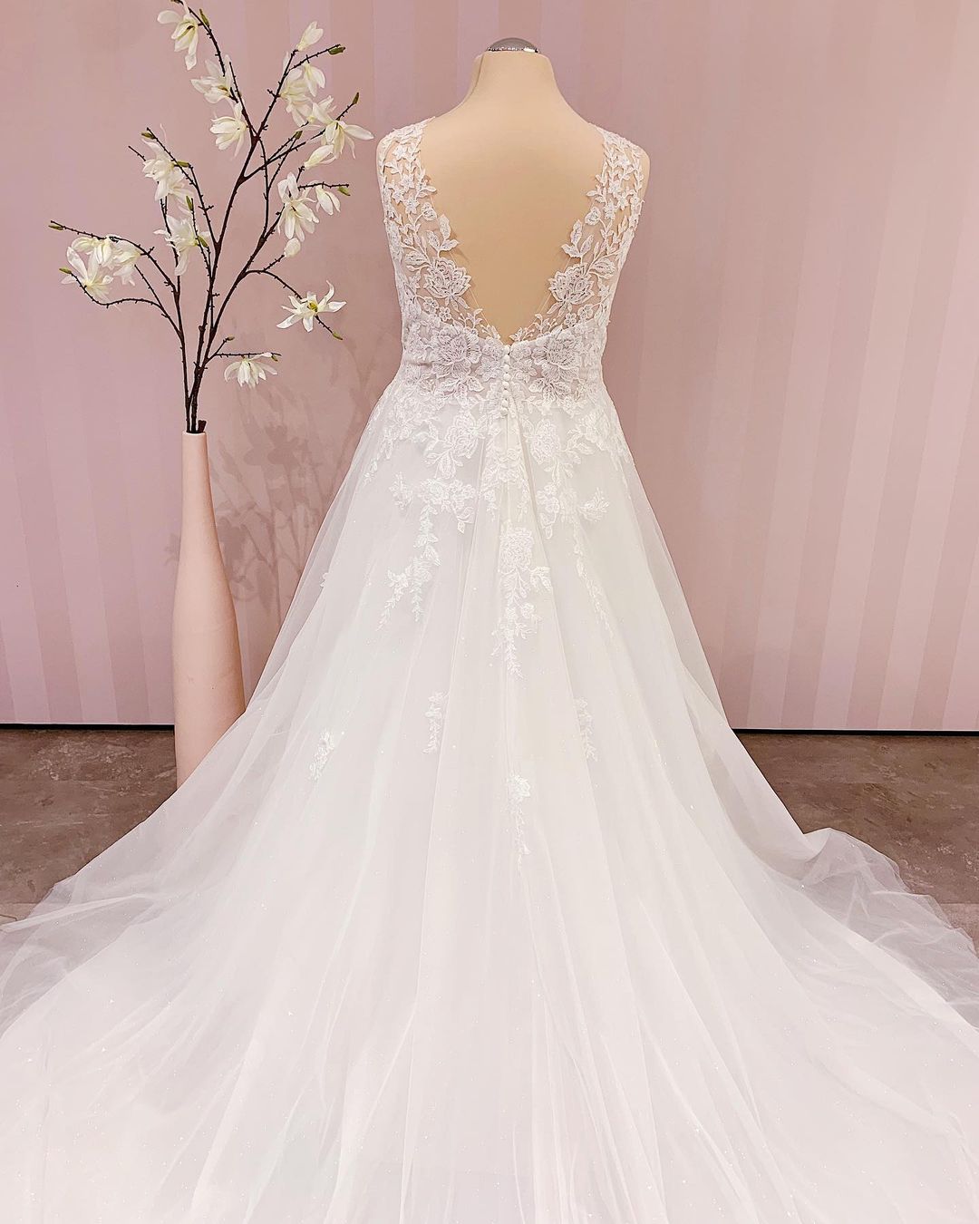 Simple Long V-neck A-Line Backless Floor Length Wedding Dress With Appliques Lace