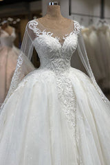 Elegant Long Sleeve Ball Gown Sweetheart Tulle Wedding Dress