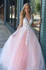 Elegant Long A-line V-neck Open Back Appliques Lace Tulle Prom Dress