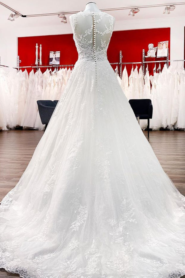 Graceful Long A-line Jewel Tulle Wedding Dresses With Lace Appliques