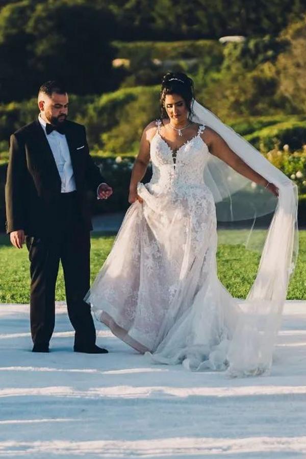 Plus Size Long A-line Sweetheart Tulle Floral Lace Wedding Dress