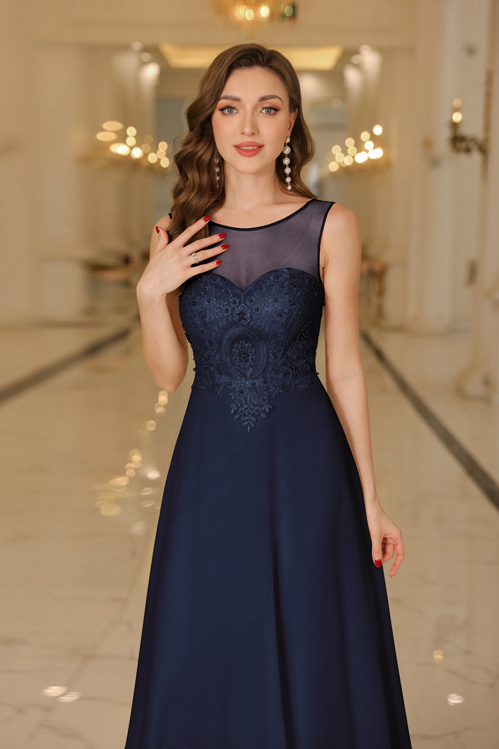 Elegant Long Scoop Neck Sleeveless Lace Appliques Chiffon Evening Dress