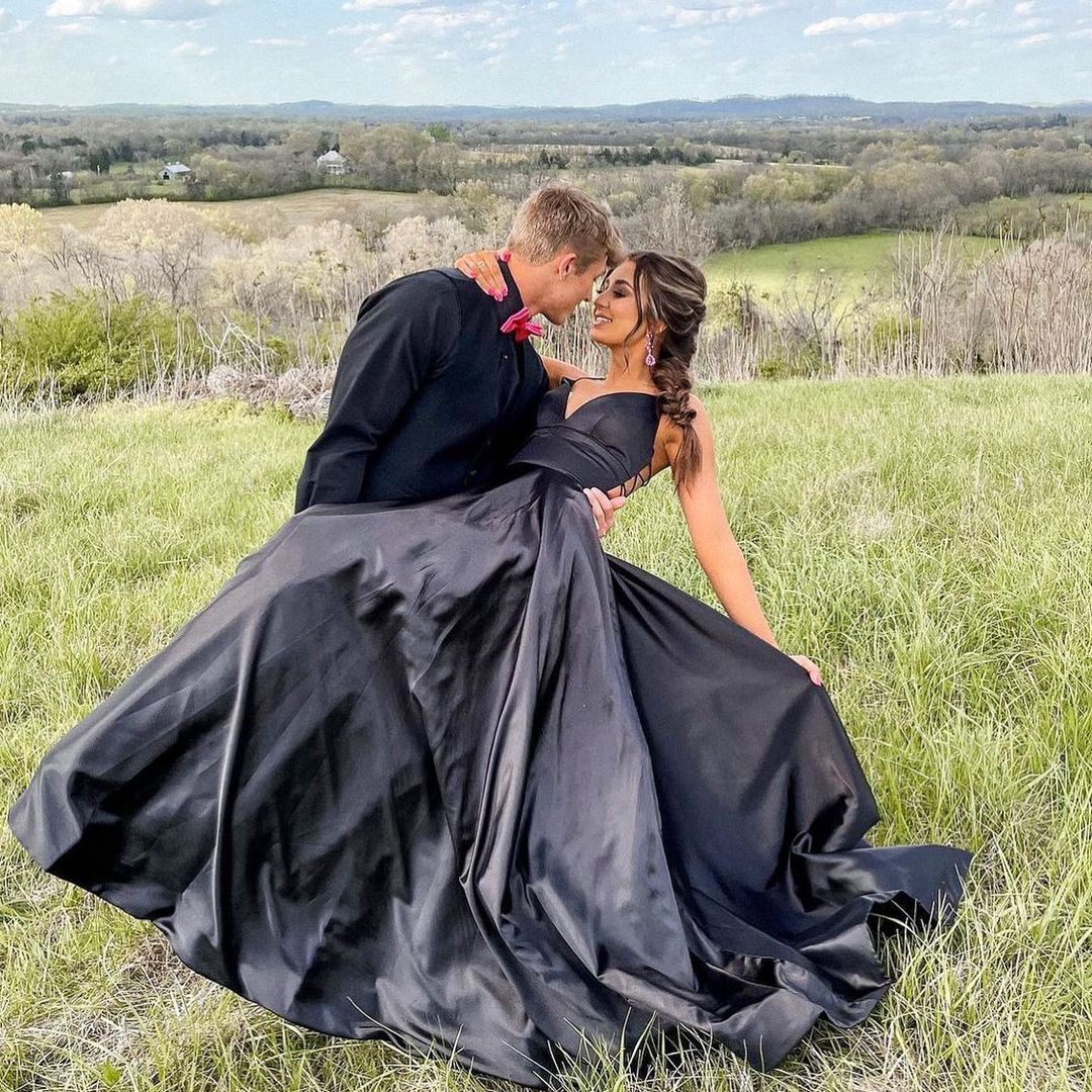 Elegant Long A-line V-neck Black Prom Dresses with Pockets