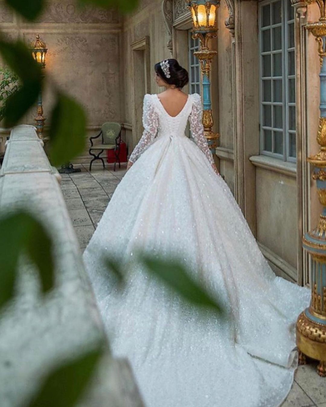 Gorgeous A-Line Deep V-neck Appliques Lace Long Sleeve Train Wedding Dress