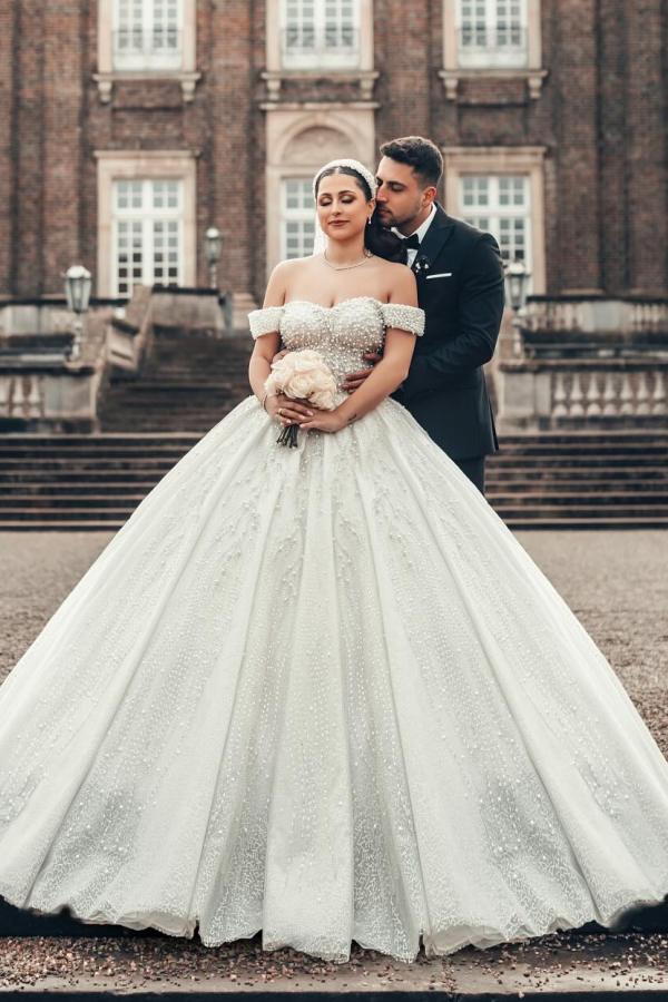 Plus Size Ivory Long Ball Gown Off the Shoulder Tulle Lace Wedding Dresses