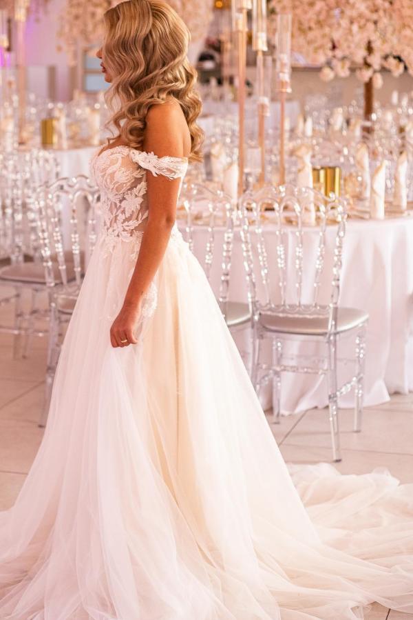 Off The Shoulder Long Sleeve A-Line Appliques Lace Tulle Wedding Dress