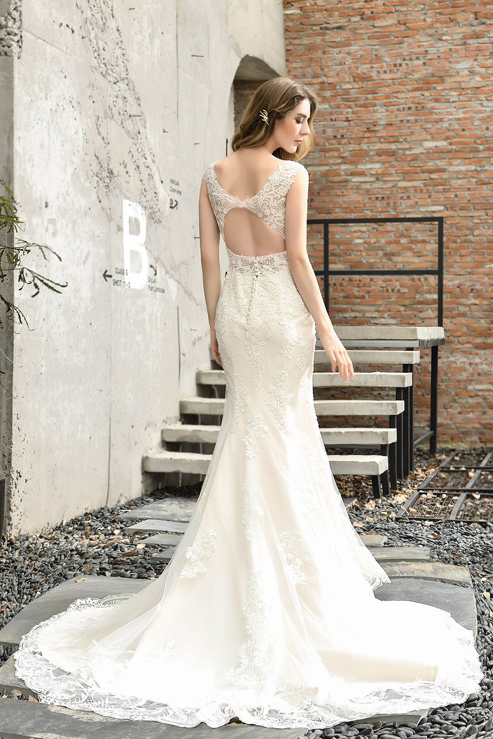 Long Mermaid V-neck Straps Lace Backless Floor Length Wedding Dresses