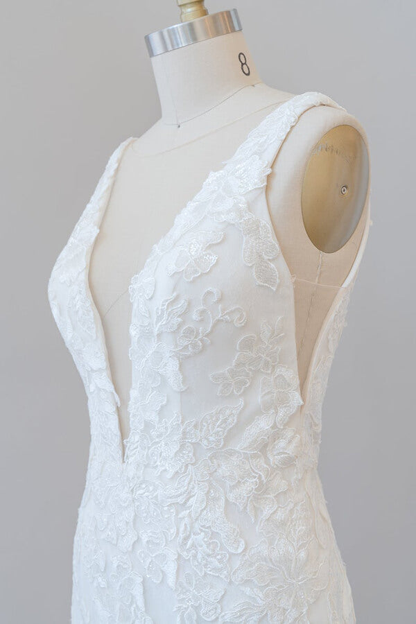 Long V-neck Appliques Lace Tulle Mermaid Wedding Dress