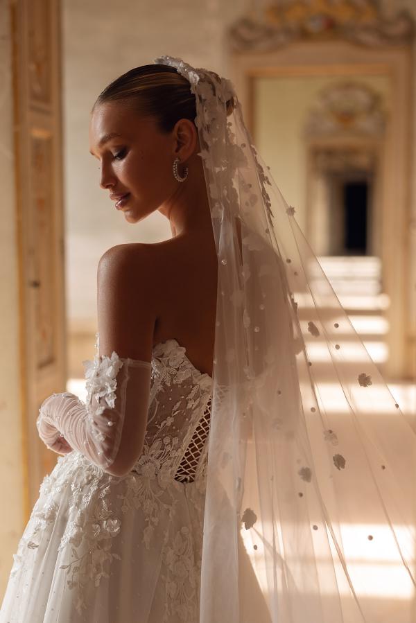Strapless Long A Line Tulle Appliques Lace Floor Length Wedding Dress with Long Gloves