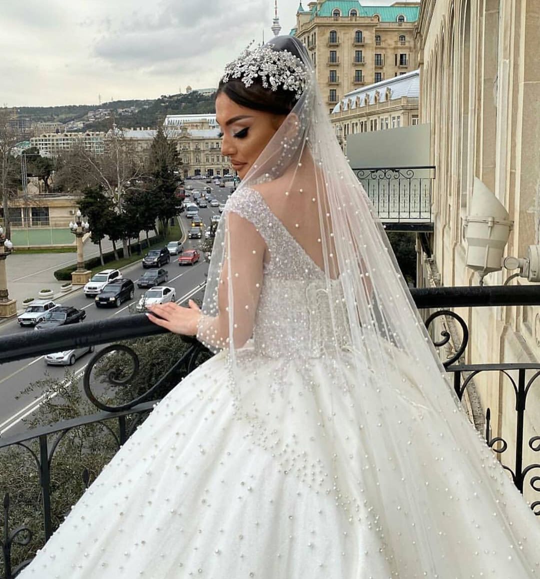 Gorgeous Long Sweetheart Off the Shoulder Backless Beading Ruffles Tulle Ball Gown Wedding Dress