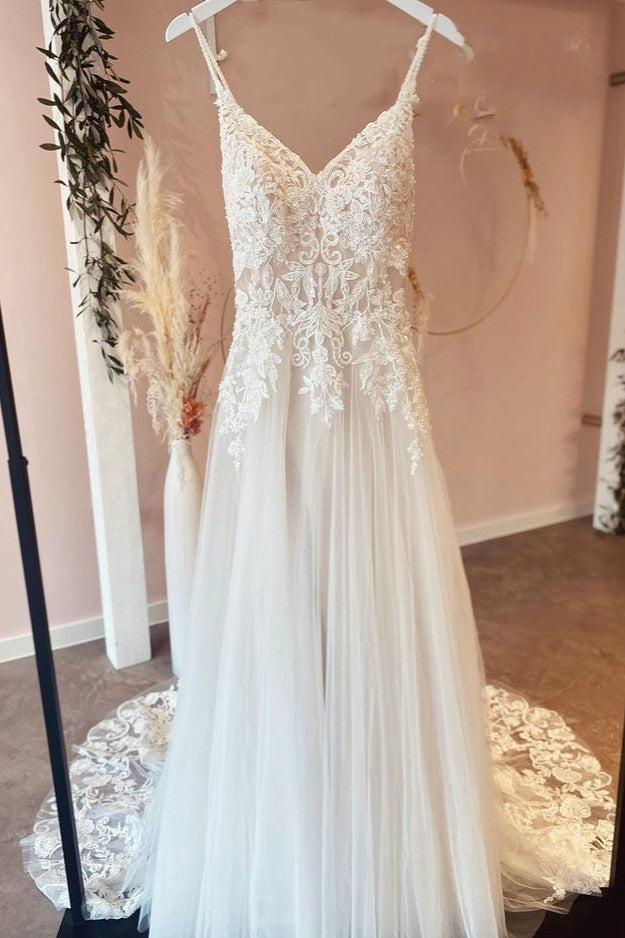 Beautiful Long Tulle A-line Backless Wedding Dresses with Appliques Lace