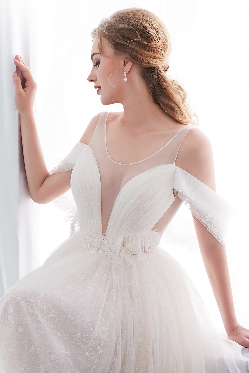 Elegant Long Lace A-line Tulle Sleeveless Floor Length Wedding Dresses